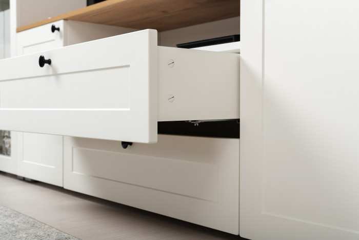 Остин 11.53 Кровать + ортопед + 16.240 Комод + 16.47 Тумба под ТВ, белый шагрень/дуб крафт золотой